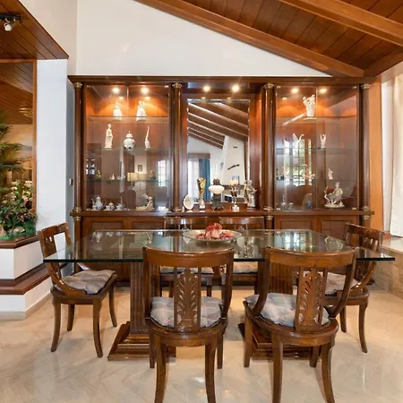 House Of Flowers Apartman